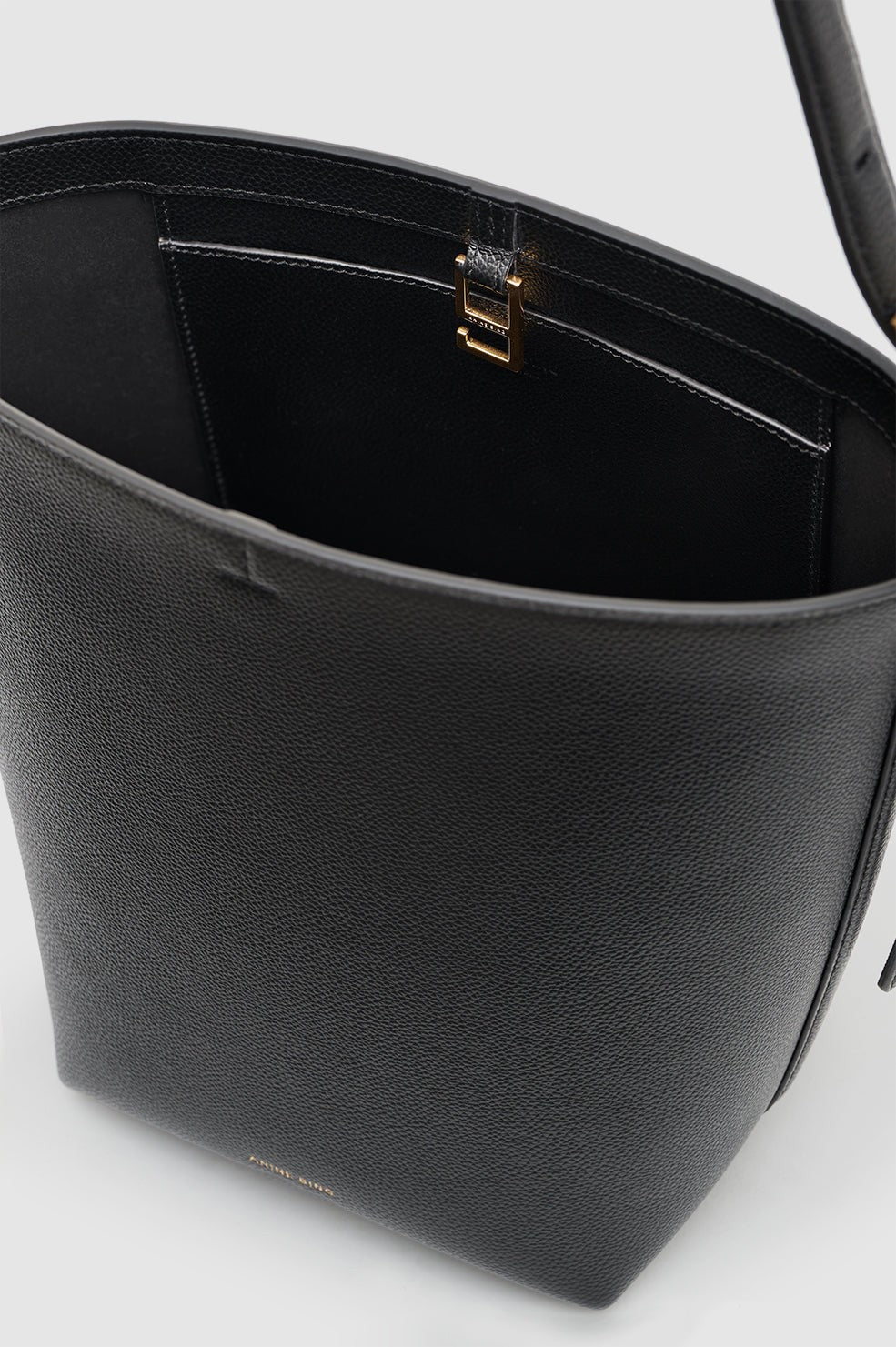 Elly Medium Bucket Bag Grained Leather - Black