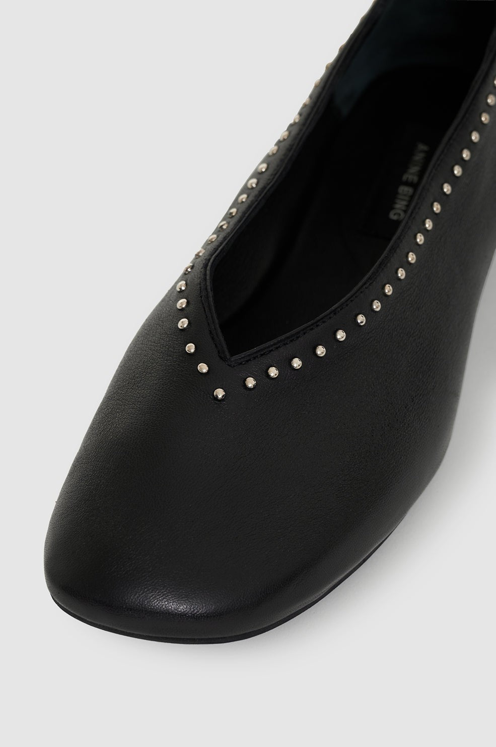 Ana Flats Studs - Black